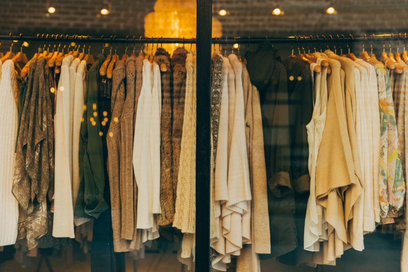 vente-LIEUCHE-min_clothe_fashion_store_shop_window_store_front-21277