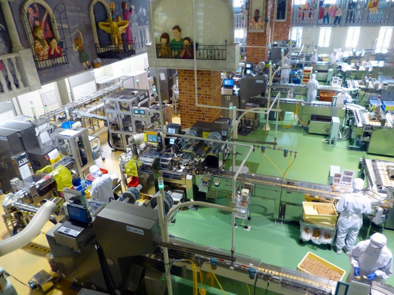 vente-LIEUCHE-min_japan_sapporo_chocolate_factory_label_packaging_cookie_machine_operators-961509